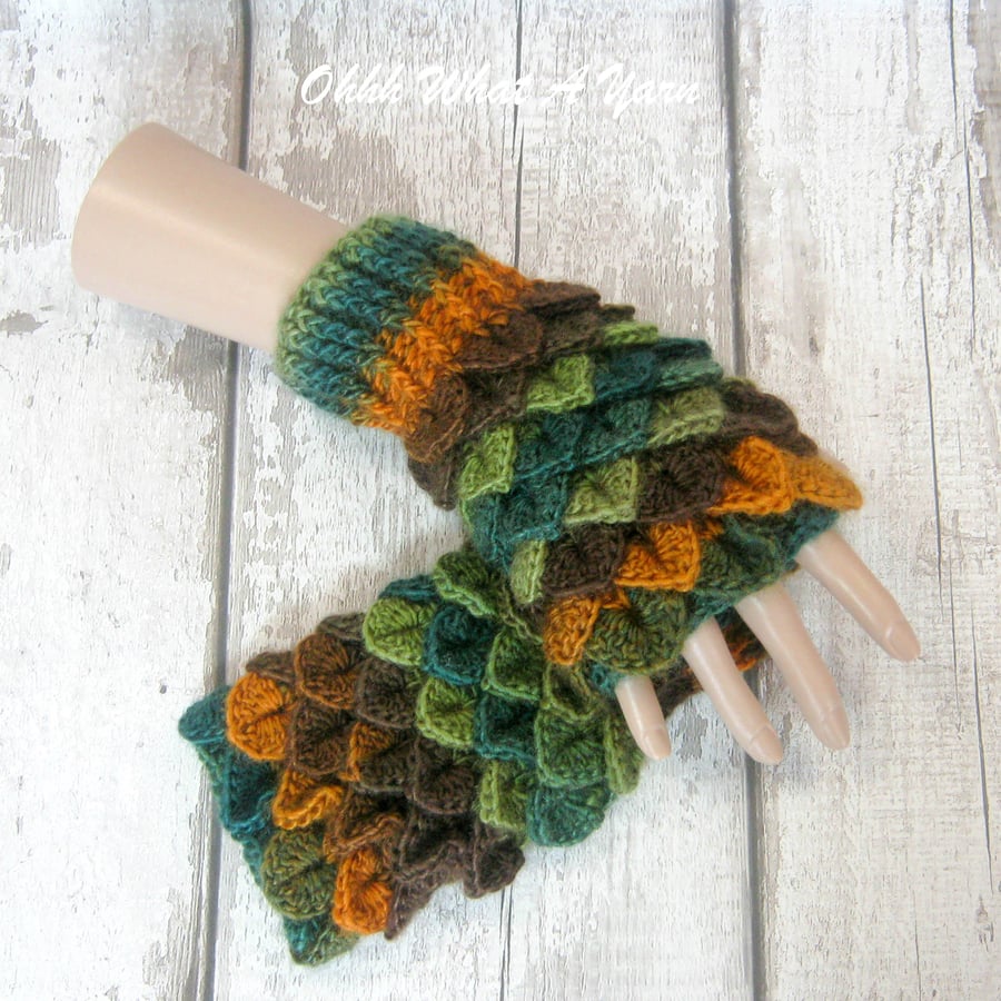 Crochet green dragonscale, dragon, crocodile gloves