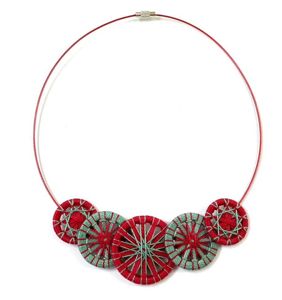 Zwirnknopfe Button Necklace