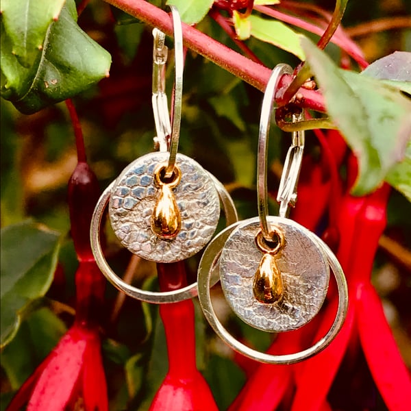 Silver disc earrings with a mini gold droplet