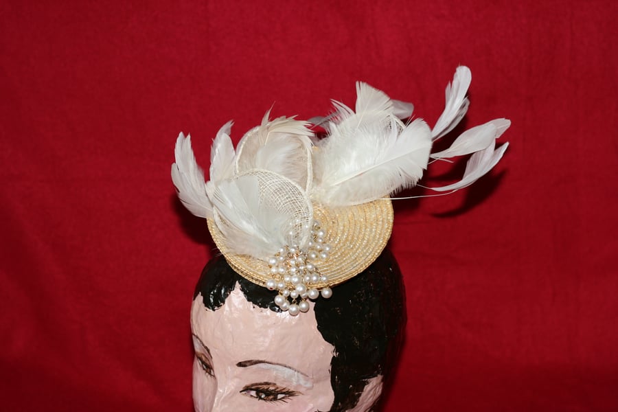 Straw fascinator with with ivory feathers and pearls