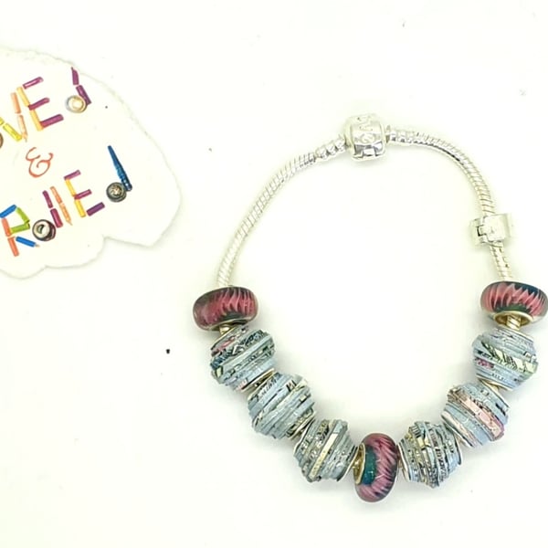 European style bracelet with paper beads and glass beads with feathery design