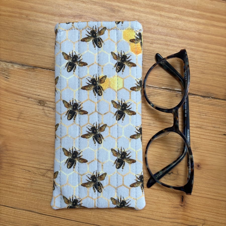 Bee Print Quilted Fabric Glasses Case