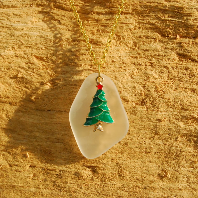 Christmas tree in the snow pendant