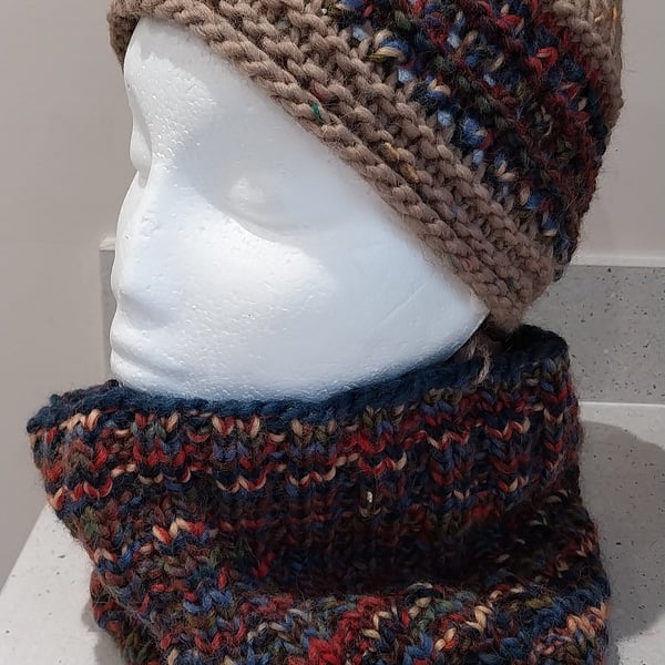 Handknit chunky wool hat and cowl set blue rust
