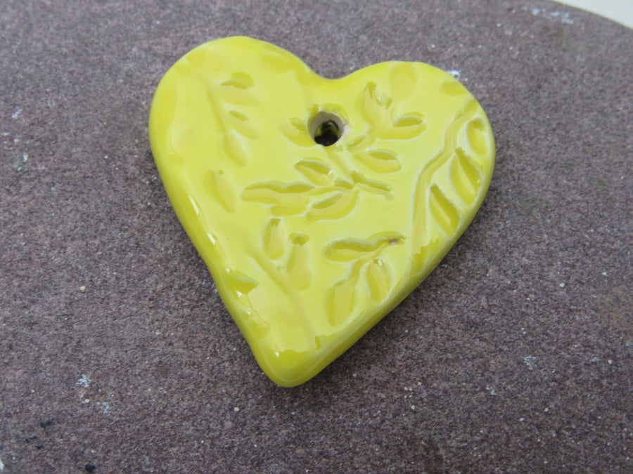 Medium Lemon Yellow Leaf Texture Heart Shaped Ceramic Pendant