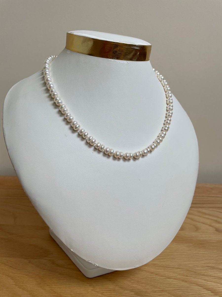 Freshwater pearl and sterling silver necklace 