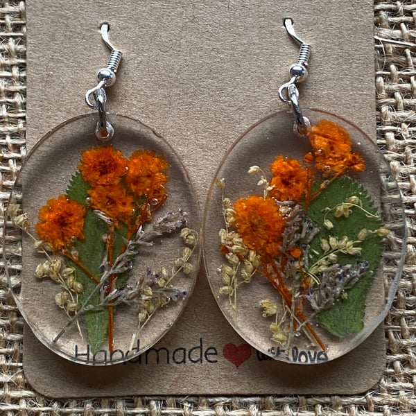 Oval-Shaped Resin Earrings With Peach and White Pressed Flowers