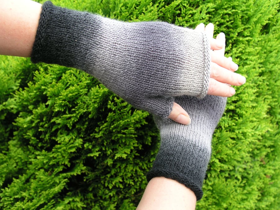 Fingerless gloves wrist warmers