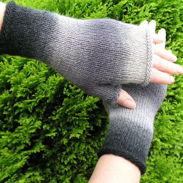  Fingerless gloves wrist warmers