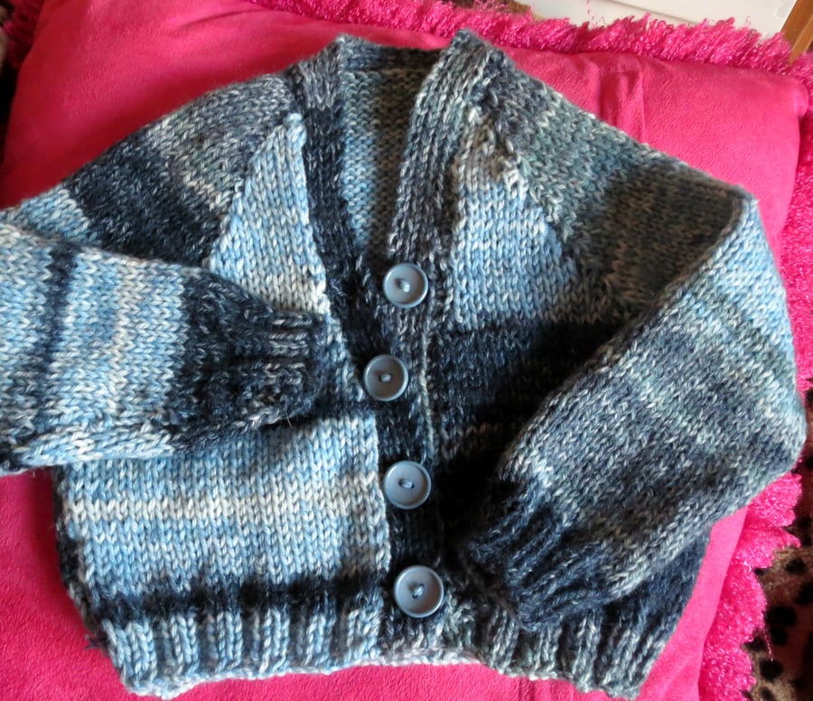 Cosy knitted random striped cardigan and beanie hat
