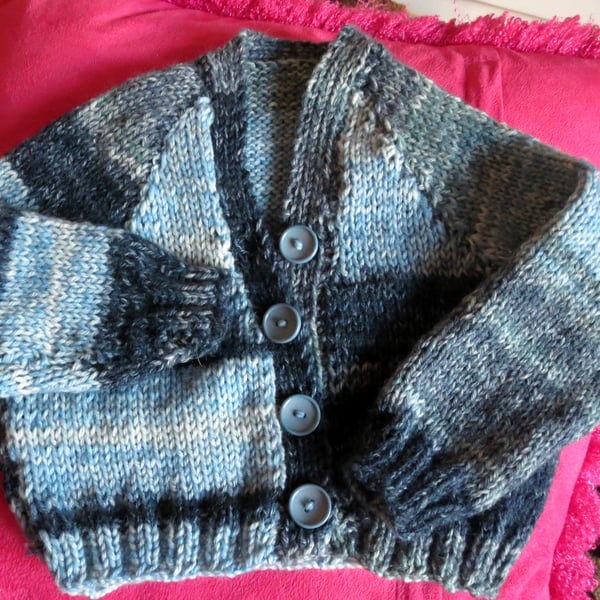 Cosy knitted random striped cardigan and beanie hat