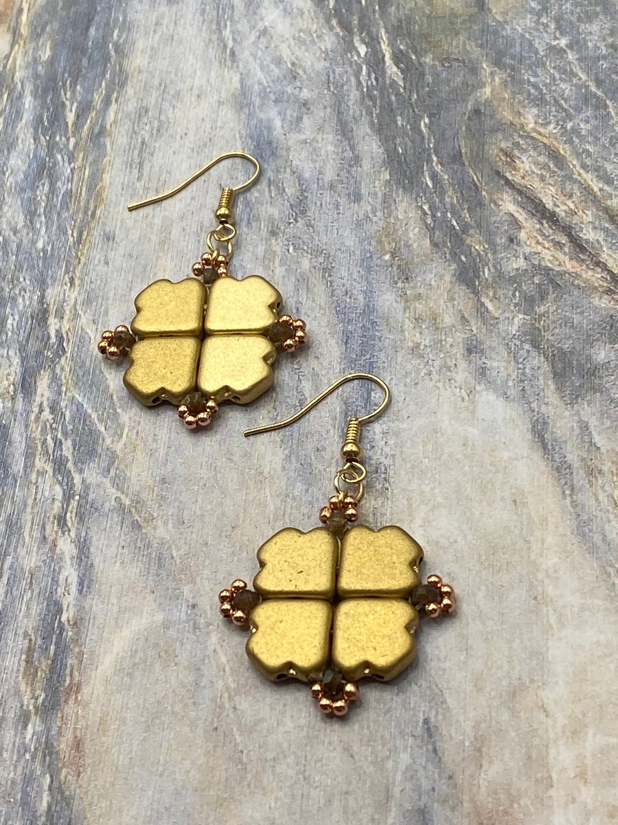 Gold tone dart bead square earrings with tiny andalucite stones