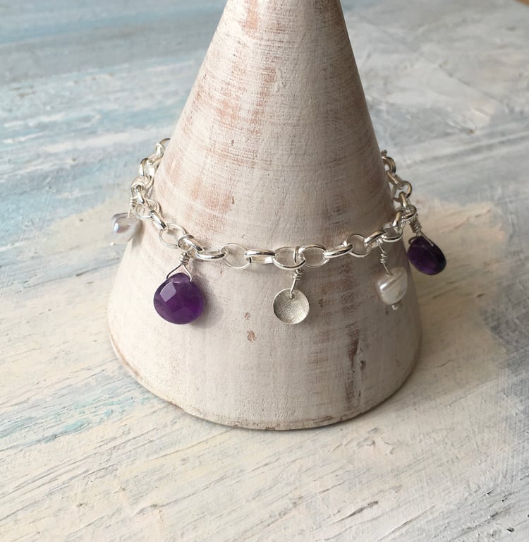 Amethyst & pearl bracelet. 