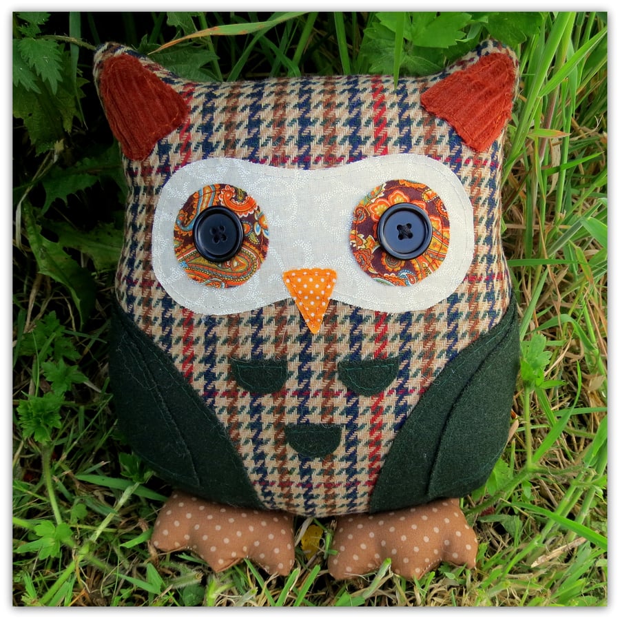 Basil Junior.  23cm tall owl cushion.   Owl pillow.