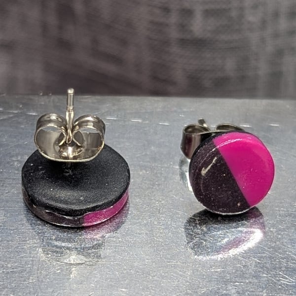 Magenta and charcoal black stud earrings.