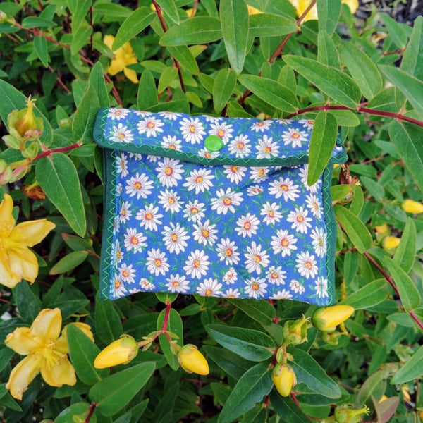 Handmade blue and white daisy flower quilted fabric purse with poppers