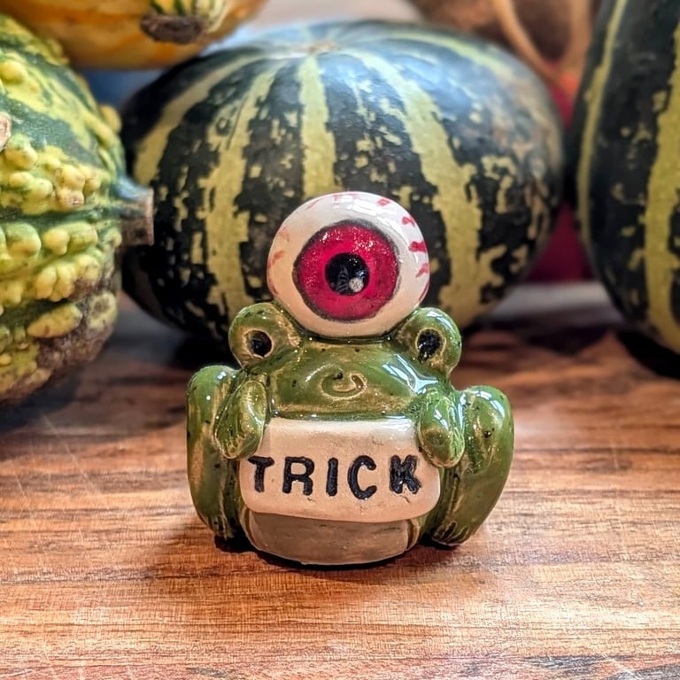 Ceramic Eyeball Frog