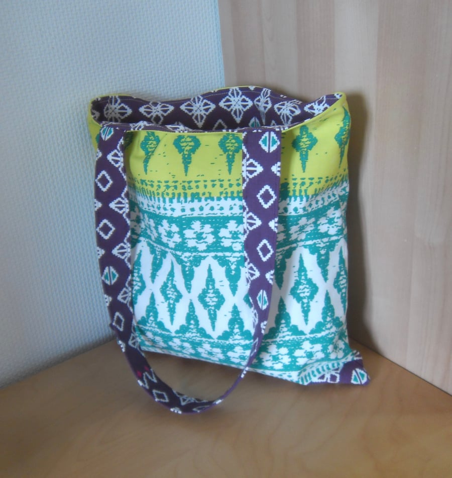Shoulder tote shopping bag in bright printed fabric