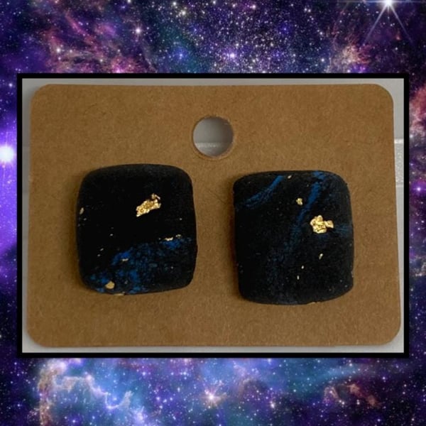 Outlet Cosmos studs