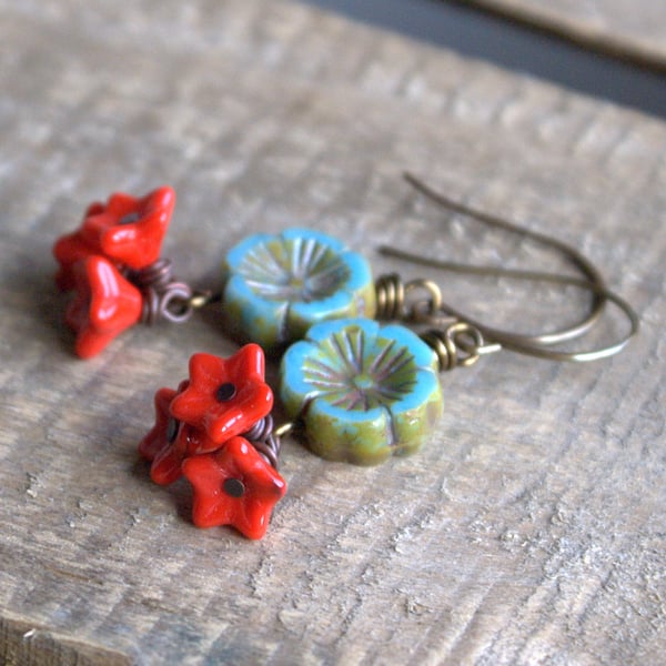 Happy Flower Earrings in Turquoise main image 1