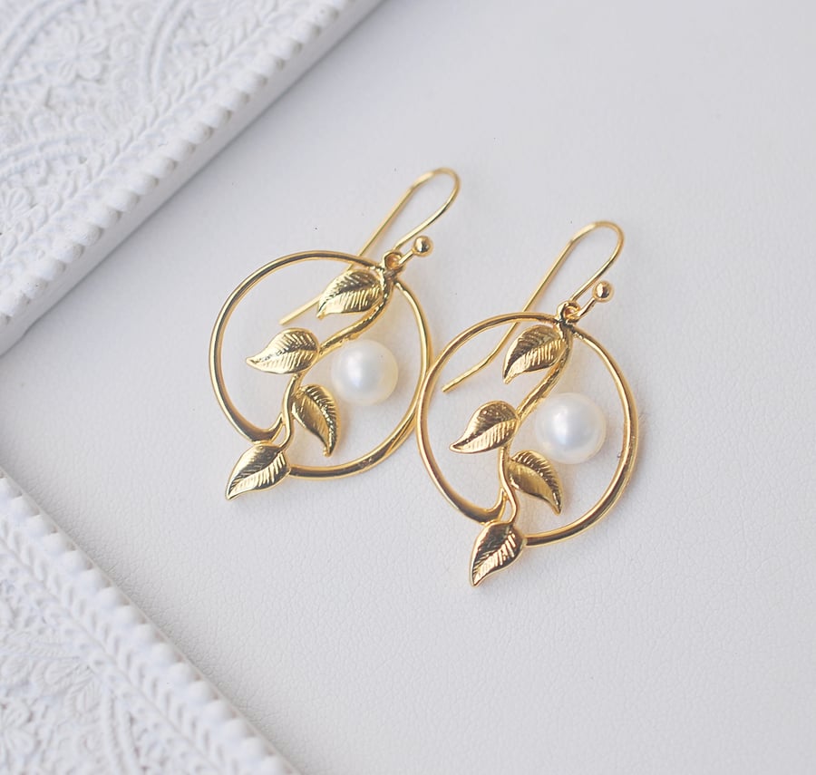 18k Gold plated seashell natural pearls ear wire leaves dangle earrings