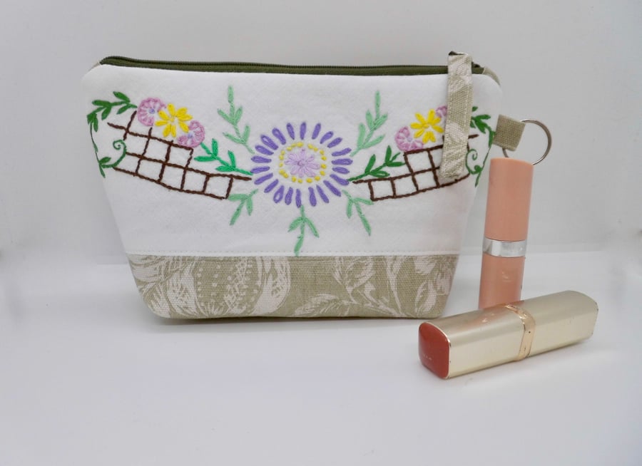 SOLD Make up bag in green fabric with vintage embroidery