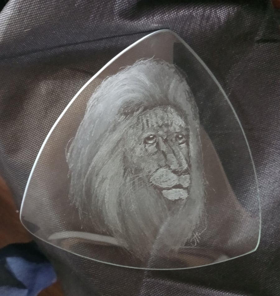Lion on a triangular trinket  dish 