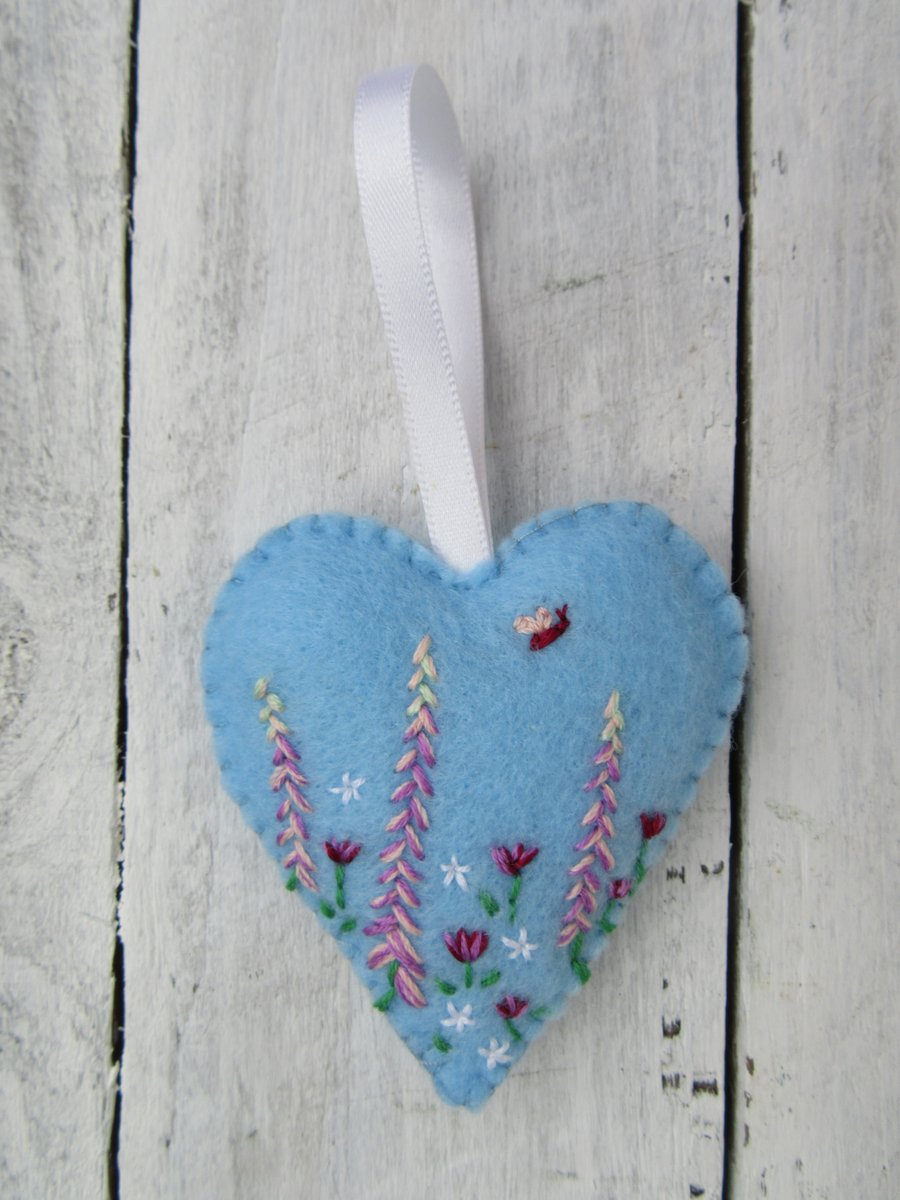 Embroidered flower heart hanging decoration 