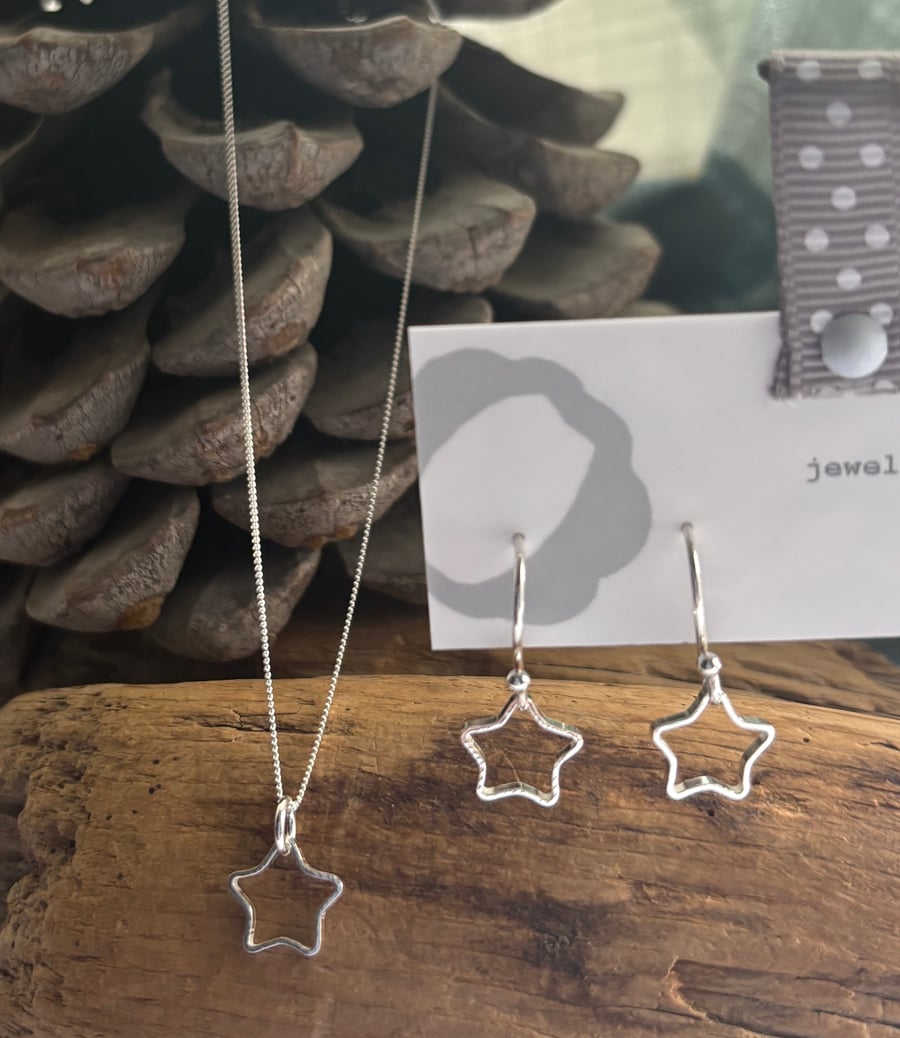 Star outline necklace