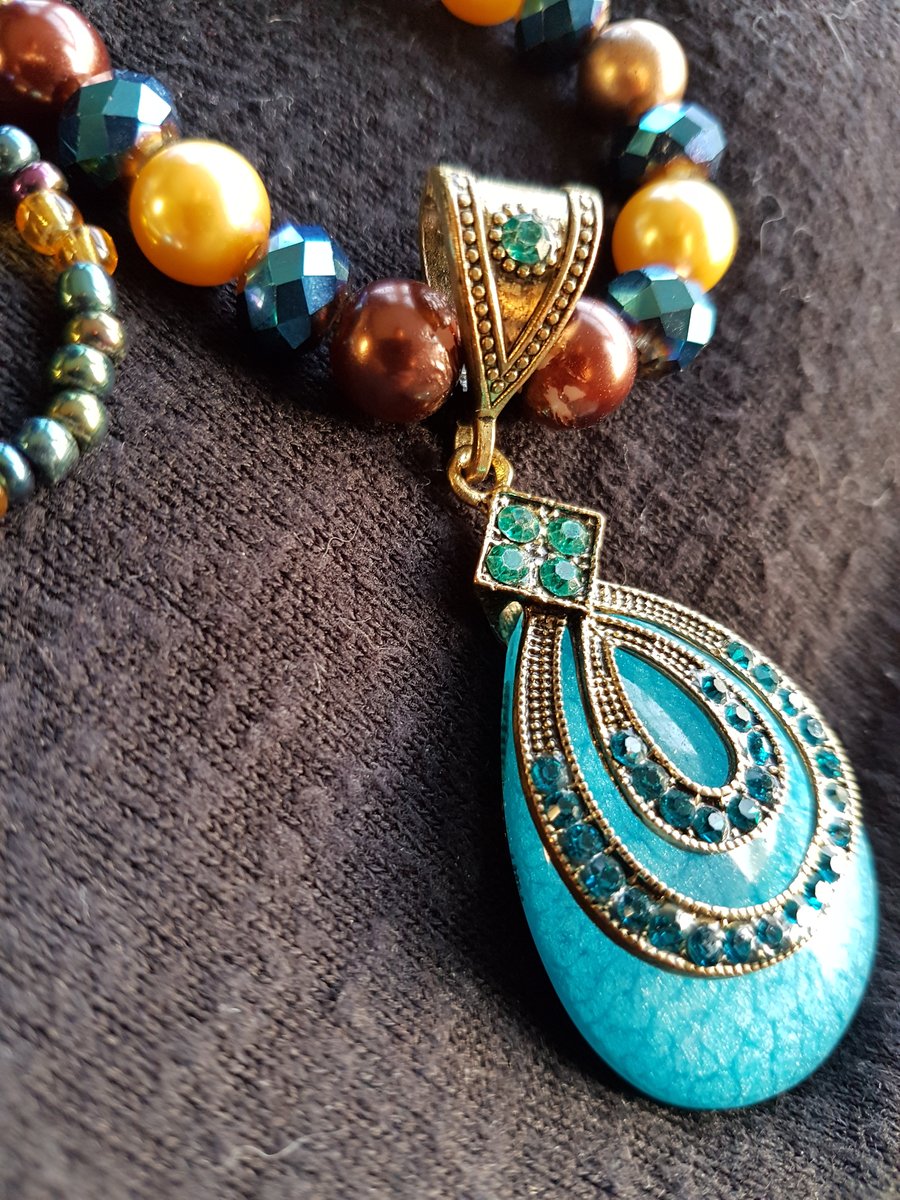 EL058 Cyan Blue Beaded Pendant necklace