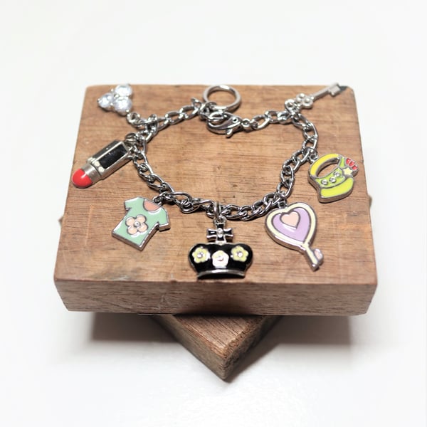Up-cycled Handmade Vintage Charms - Fashion Trend Theme - Charms bracelet