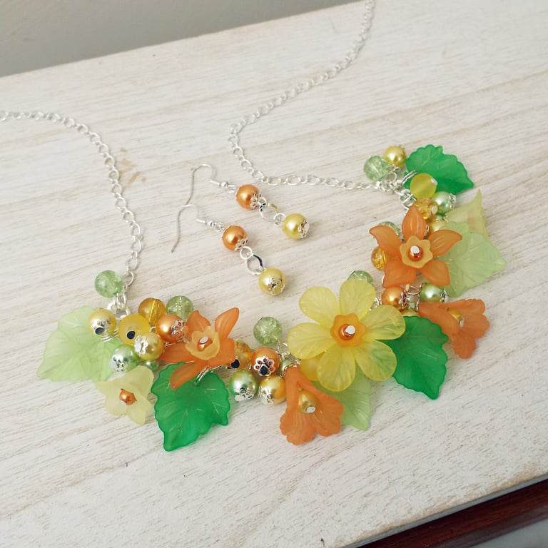 Yellow Lucite Daffodil Flower & Glass Bead Necklace & Earrings Jewellery Set