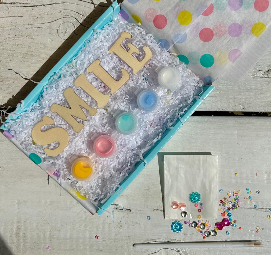 Letters to paint and decorate craft set