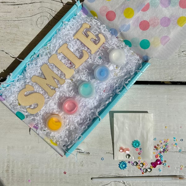 Letters to paint and decorate craft set