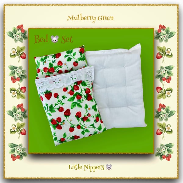 Little Nippers’ Strawberries Bed Set