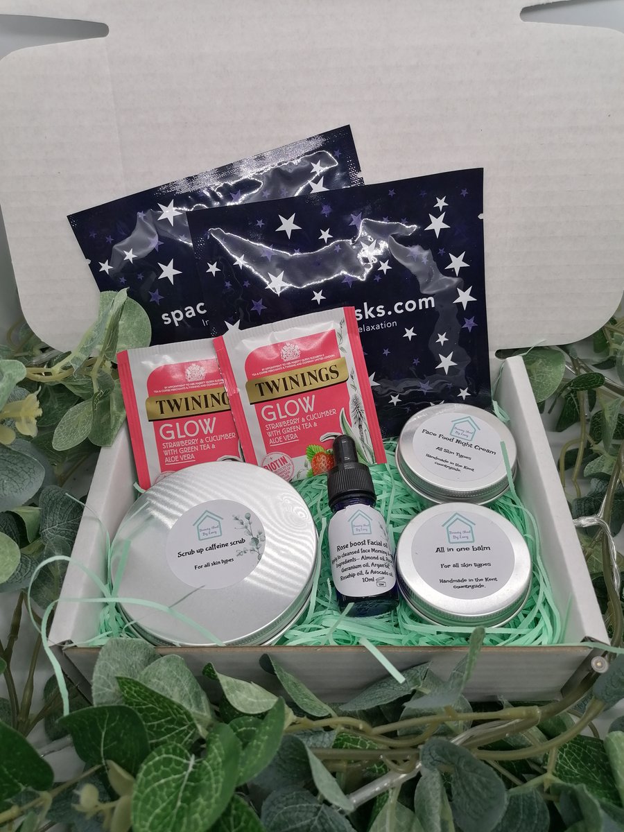 Pamper night in for two. Skincare Gift set