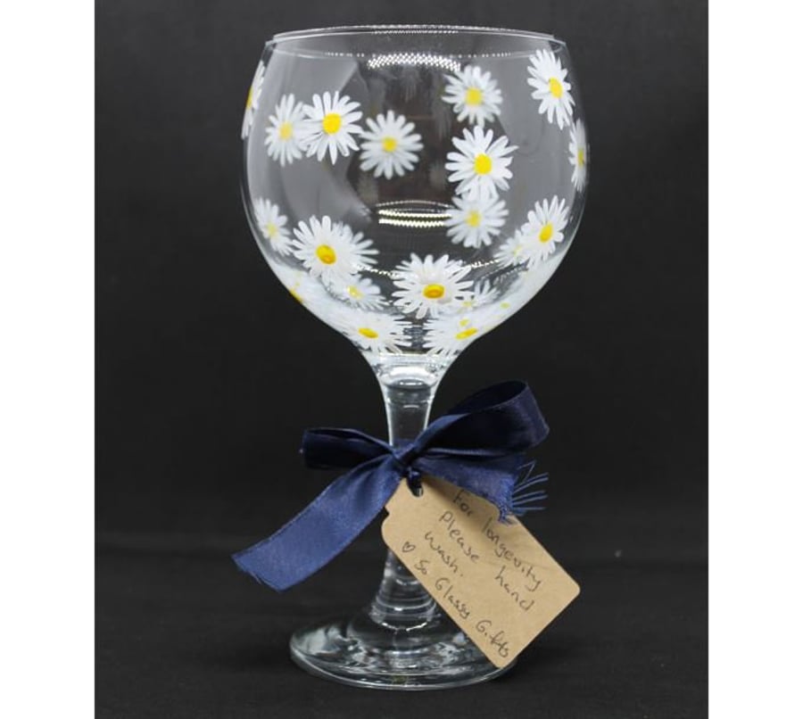 Hand Painted Daisy Gin Glass Cocktail Glass with optional Personalisation. 