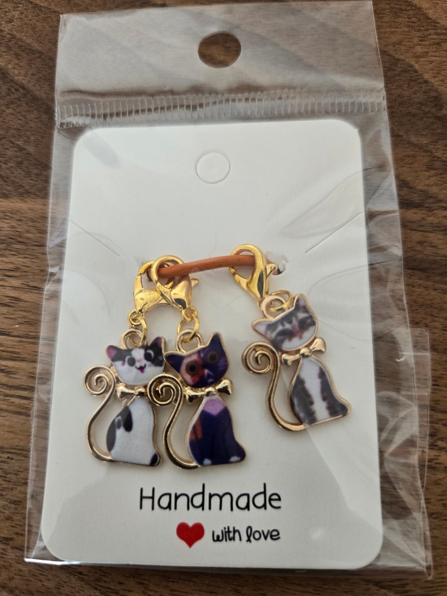 Set of 3 novelty crochet cat stitch markers gold tone base metal resin