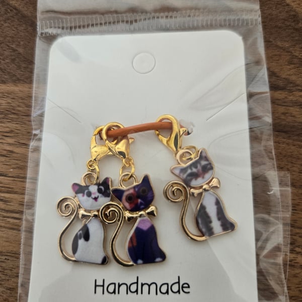Set of 3 novelty crochet cat stitch markers gold tone base metal resin