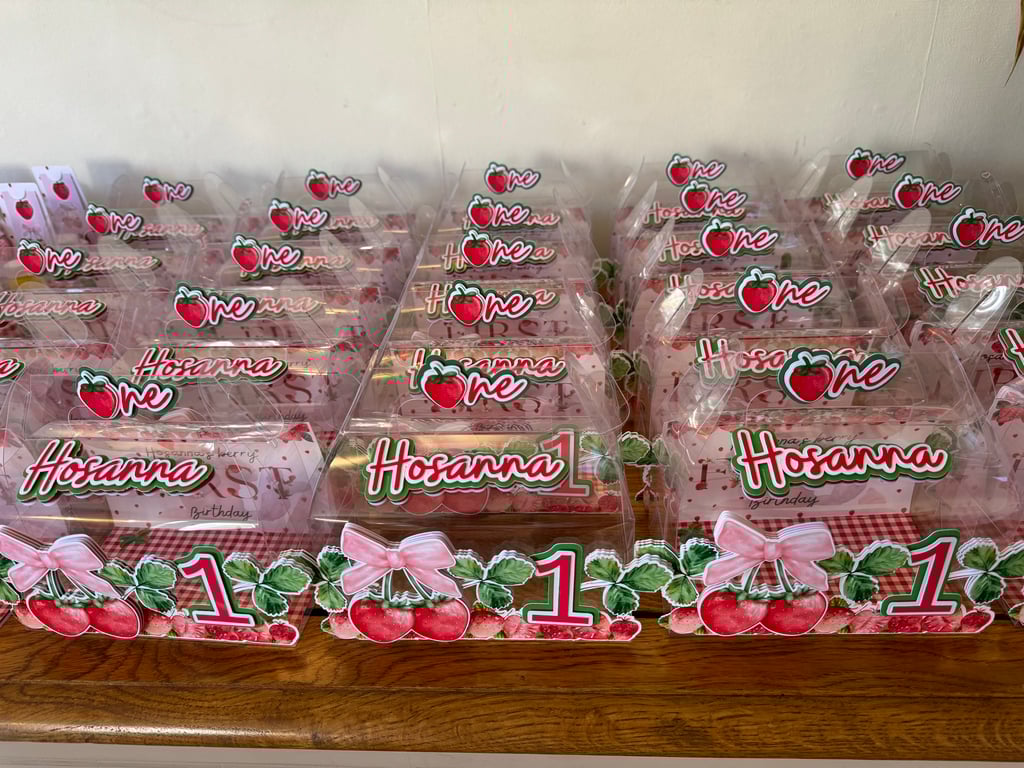 6 Personalised Straberries themed party boxes, party bags 