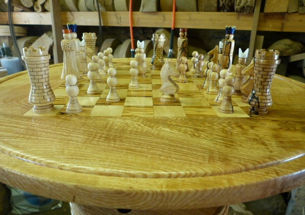 CHESS TABLE WITH CHESS SET