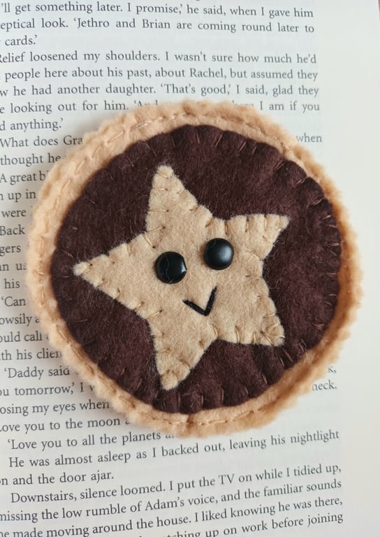 Felt Mince Pie bookmark,a bookworm gift,childrens book gift,book accessory.