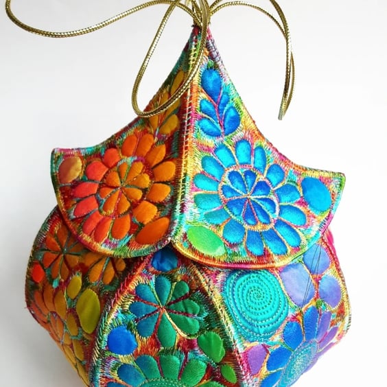Lidded Textile Vessel 3D with Free Machine Embroidery 