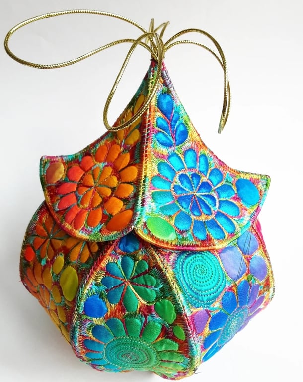 Lidded Textile Vessel 3D with Free Machine Embroidery 