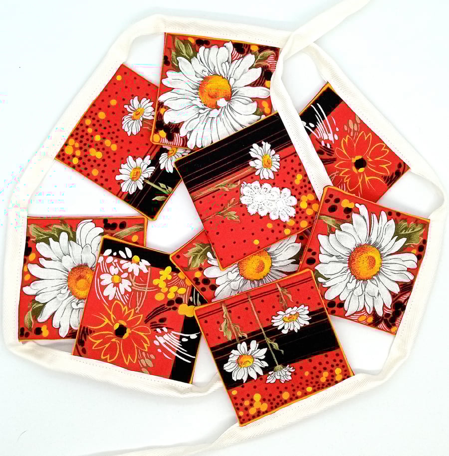 Daisy summer house bunting 271HF