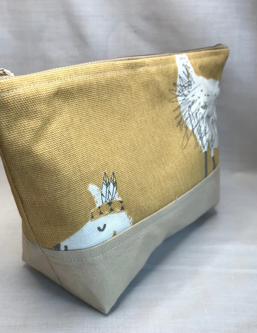 Toiletries bag, wash bag, zipper pouch, waterproof lining bag, pouch bag.