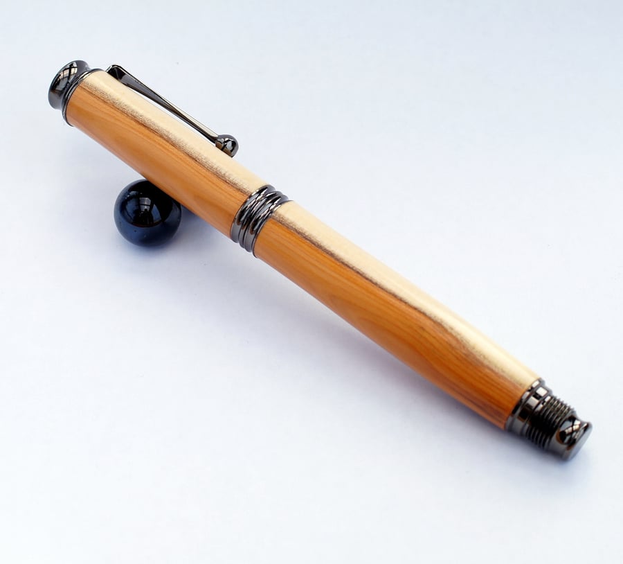 Omega Fountain  pen in English Yew
