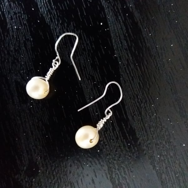 Pearl and fine silver earrings