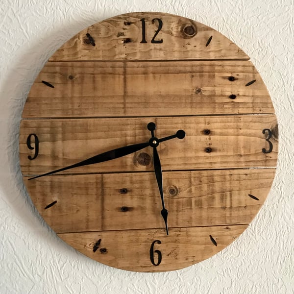 Rustic pallet wood wall clock. Burnt numbers. Round 43cm diameter. Free Postage!