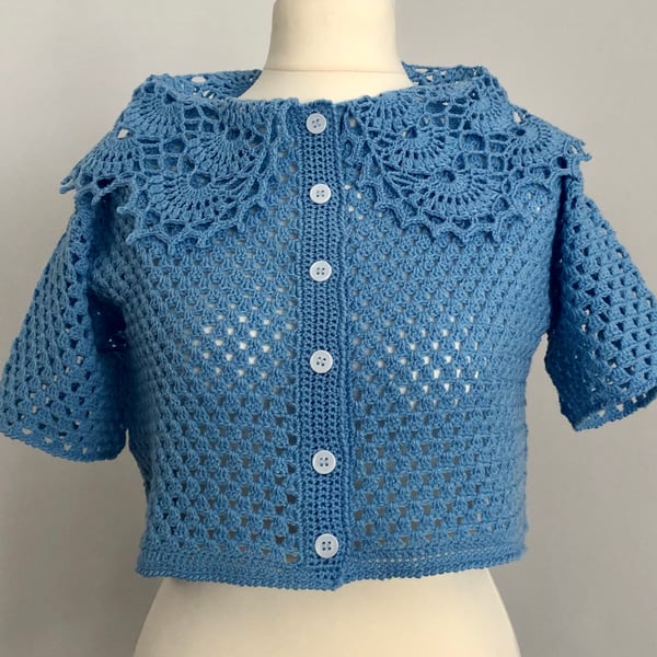 Ladies crochet crop shirt. Collar. Buttons. Short sleeves. Size M. Blue.